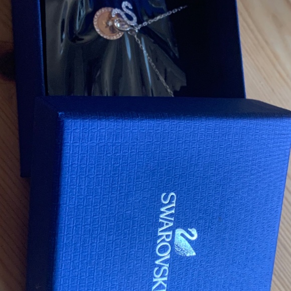 New Swarovski zodiac pendant necklace, Leo - Picture 3 of 7